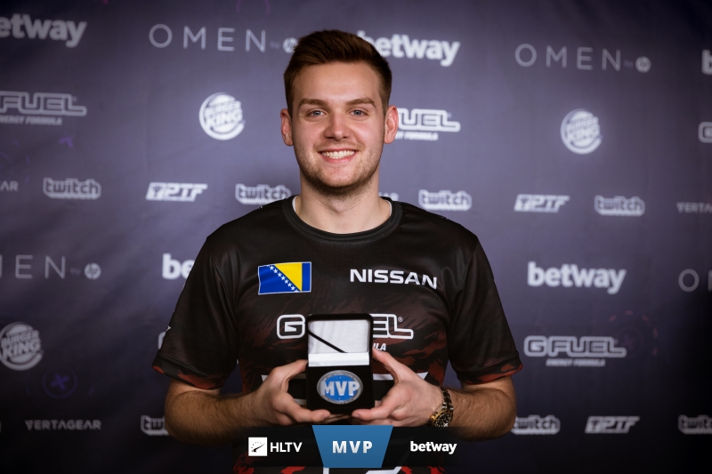 仍有两道坎 仍有两道坎